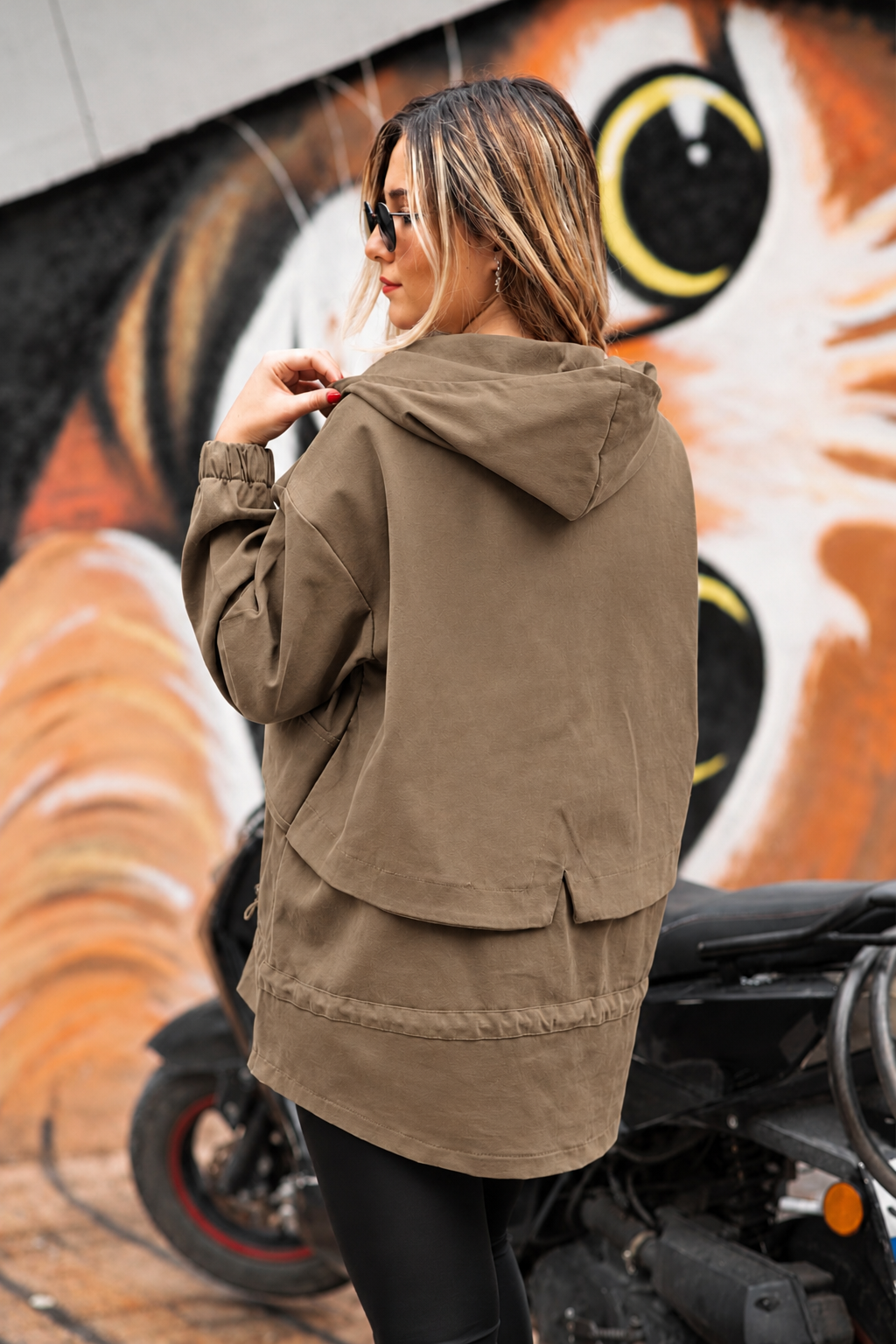 Rüzgarlikli gabardin ceket oversize toprak rengi