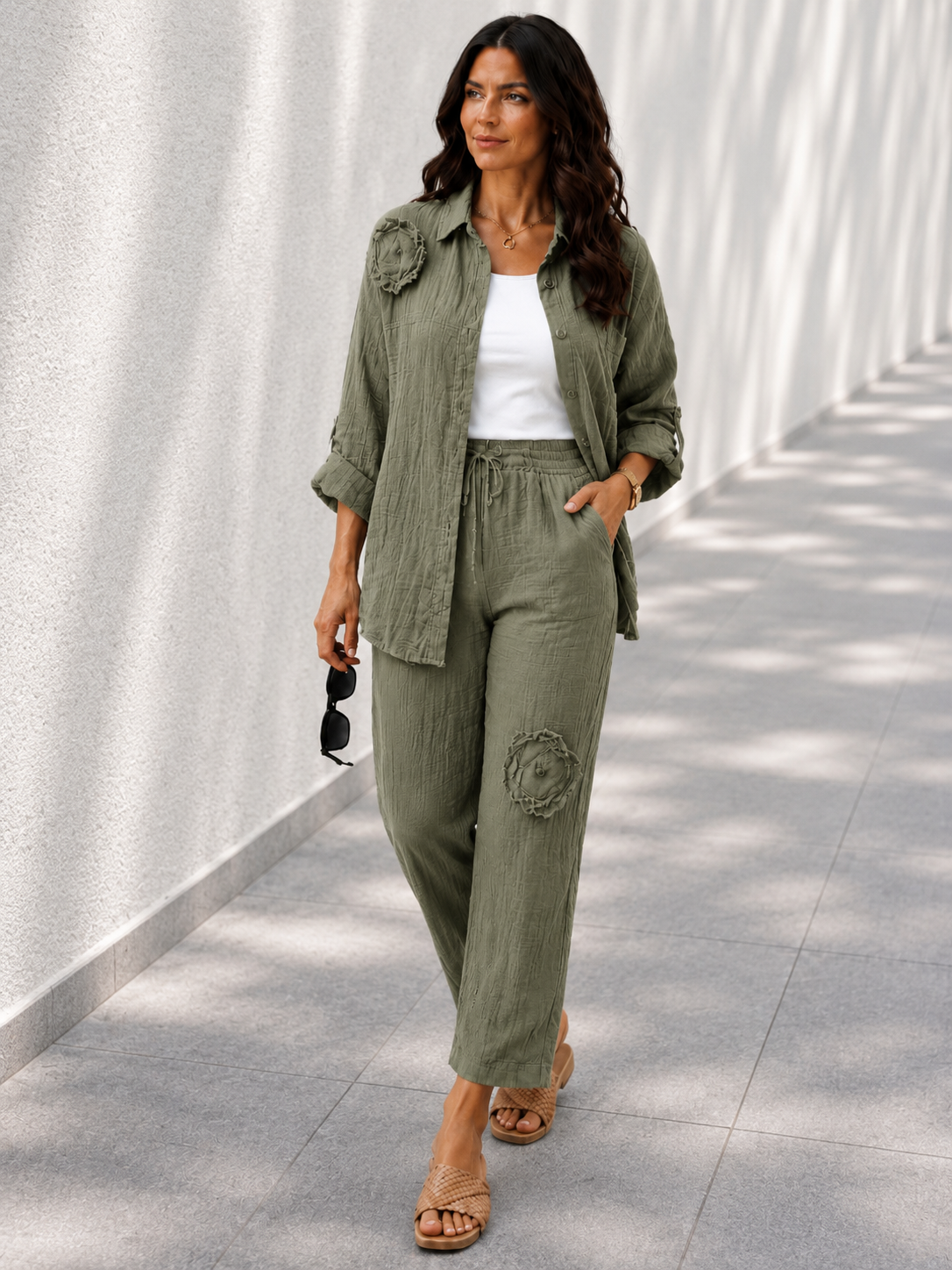 Müslin çiçek detaylı takım haki yeşil